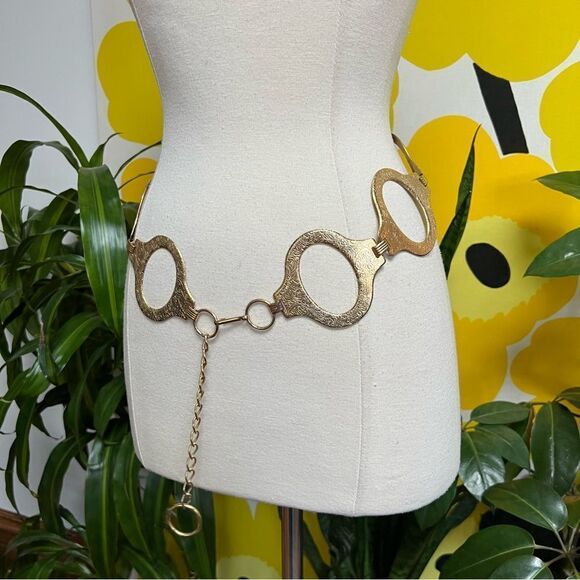 Chunky Oversized Vintage 1970s Groovy Embossed Egyptian Revival Chain Link Belt - Picture 4 of 16